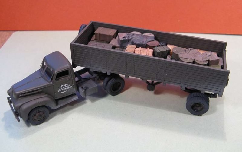 PST 72065 Ford G8TA Tractor with Semitrailer 1/72 – imagen 2