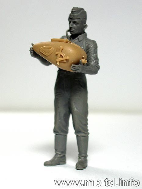 Master Box 3560 German motocycle repair team 1/35 – Bild 4