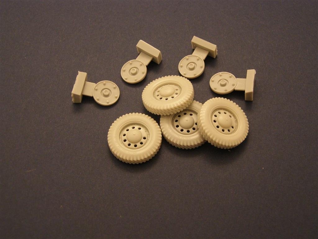 Panzer Art RE35-031 Road wheels with spare for Scout Car “Dingo” 1/35 – imagen 2