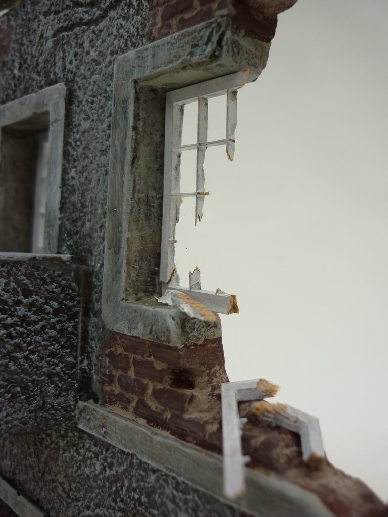 RT-Diorama 35175 Damaged Village House 1/35 – immagine 7