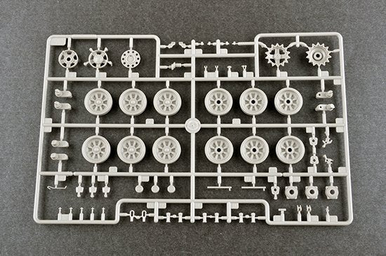 Trumpeter 09547 Russian T-72A Mod 1983 1/35 – image 15