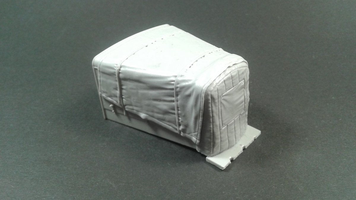 Panzer Art RE35-555 Hanomag SS100 engine deck with canvas cover 1/35
