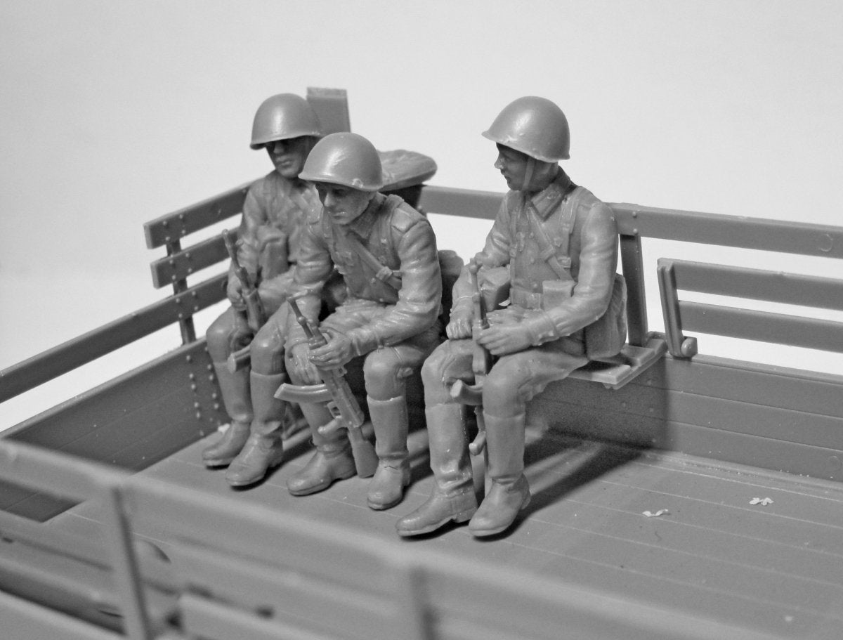 ICM 35636 Soviet Army Servicemen (1979-1991) 1/35 – image 3