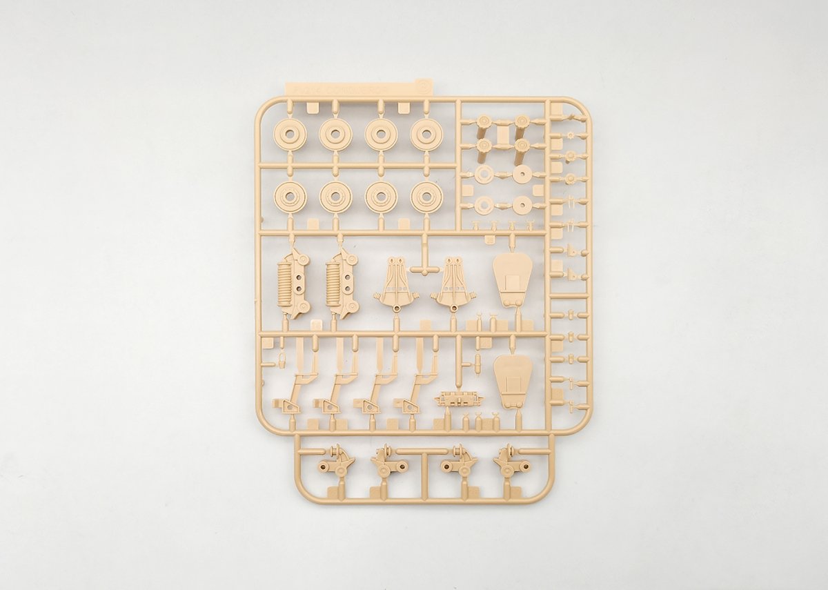 Amusing Hobby 35A042 FV221 Caernarvon British Heavy Tank 1/35 – image 13