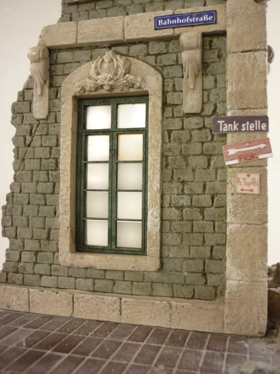 RT-Diorama 35253 Diorama-Base: Cityhouse Corner 1/35 – immagine 5