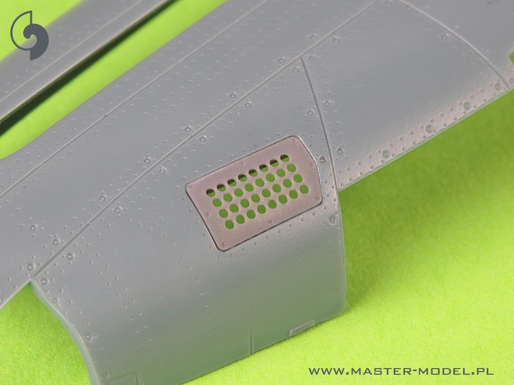 Master AM-48-186 P-51 Mustang - pokrywa wlotu powietrza do gaźnika - typ standardowy z otworami (do modelu Eduard) 1/48