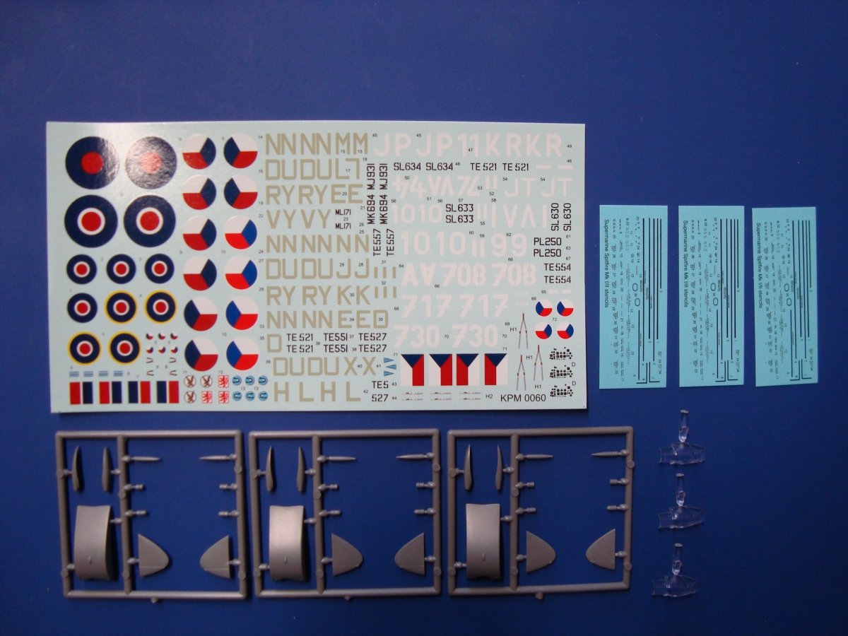 Kovozavody Prostejov KPM0060 Supermarine Spitfire Mk.IXe Cil Praha 1/72 – image 3