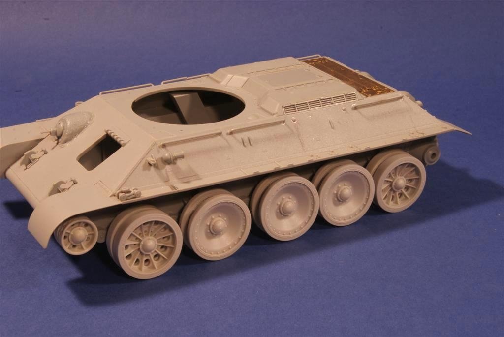 Panzer Art RE35-169 T-34 with captured “Panther” road wheels (183 and 174 Zavod) 1/35 – immagine 3
