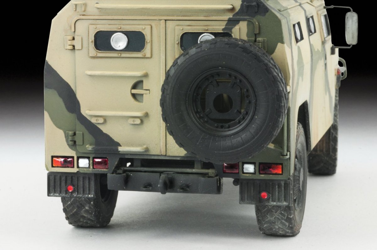 Zvezda 3682 GAZ with AT missile system Kornet D 1/35 – zdjęcie 6