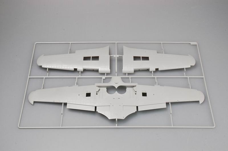 Trumpeter 02417 Hurricane Mk II D/Trop 1/24 – Bild 2