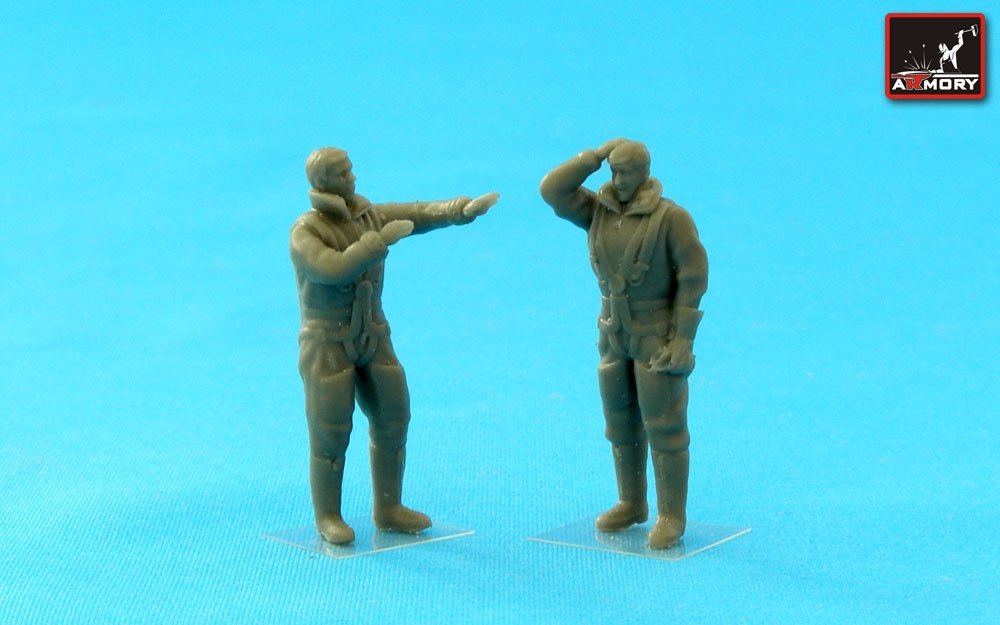 Armory Models F7224a RAF WWII crewmen in high altitude outfit – “Flight Stories” 1/72 – immagine 2