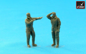 Armory Models F7224a RAF WWII crewmen in high altitude outfit – “Flight Stories” 1/72 – immagine 2