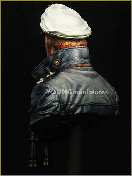 Young Miniatures YM1847 COMMANDANT DE SOUS-MARIN GUERRE MONDIALE 1/10 – image 3