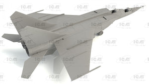 ICM 72176 MiG-25 RU, Avion d&amp;#39;entraînement soviétique 1/72 – image 2