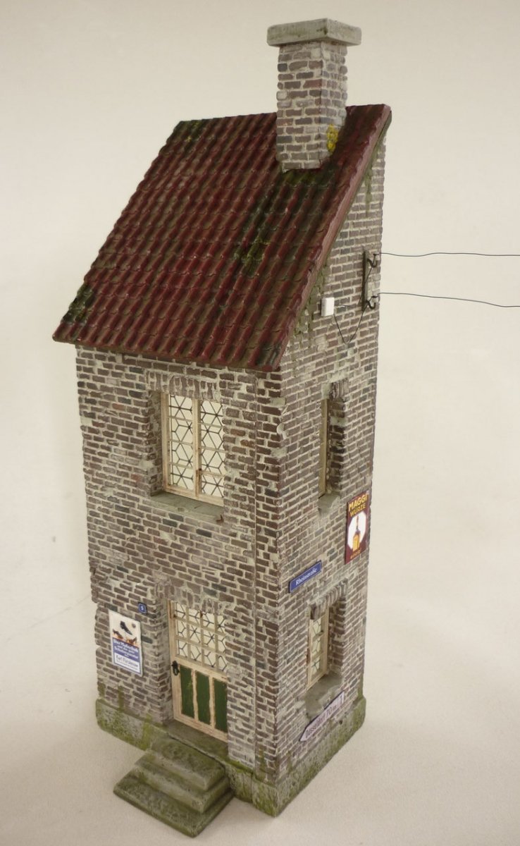 RT-Diorama 35258 Corner Building 1/35 – imagen 3