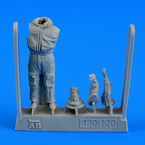 Aerobonus 480120 Pilote soviétique - période de la guerre froide 1/48