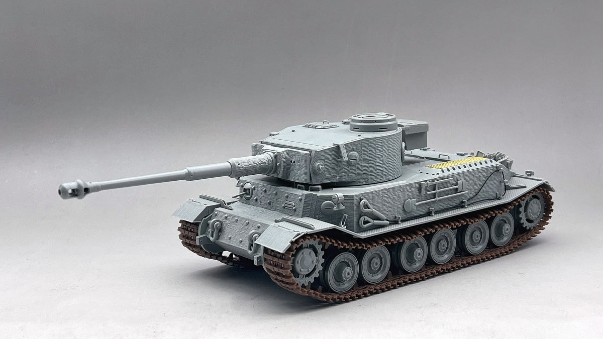 Amusing Hobby 35A059 Panzerbefehlswagen Tiger (P) 003 w/Zimmerit in May 1944 1/35 – imagen 2