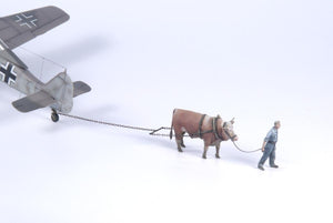 CMK F48354 Ox Towing Me-163B &amp;amp; Luftwaffe Ground Crew 1/48 – zdjęcie 3
