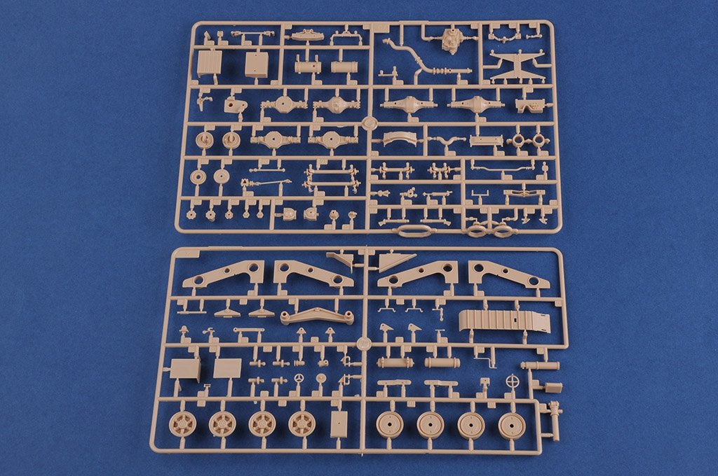 Hobby Boss 85513 Ukraine KrAZ-6446 Tractor with MAZ/ChMZAP-5247G semitrailer 1/35 – imagen 11