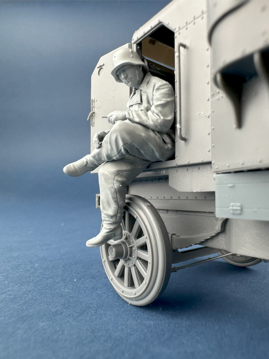Copper State Models F35-052 German Armoured Car Crewman in a field grey coverall 1/35 – zdjęcie 3