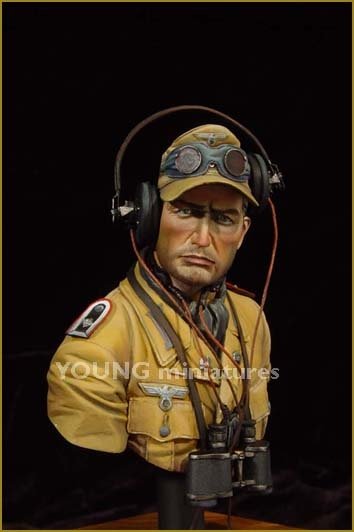 Young Miniatures YM1802 DAK Panzer Officer 1/10 – imagen 2