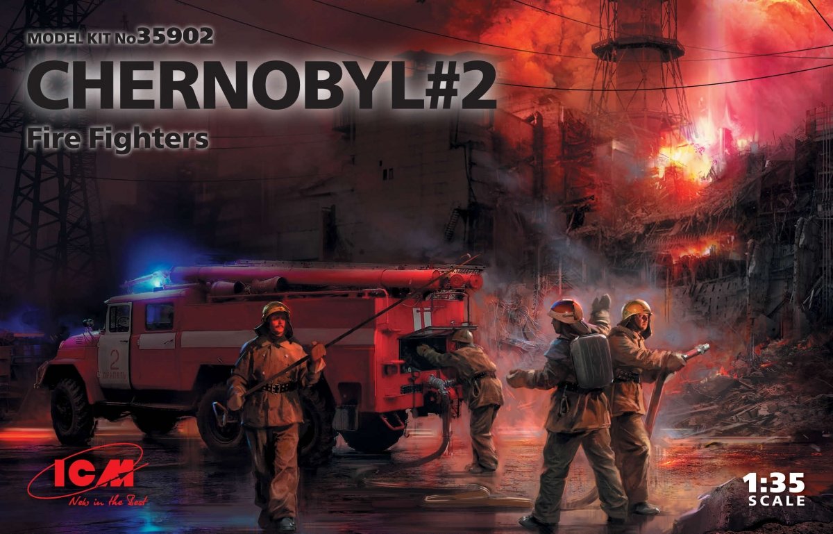 ICM 35902 Tchernobyl n° 2. Pompiers (camion de pompiers AC-40-137A, 4 figurines et socle de diorama avec décor) 1/35