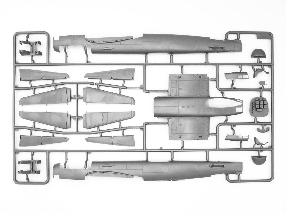 ICM 48229 Ju 88A-4 with German Ground Personnel and Torpedo Trailers 1/48 – imagen 3