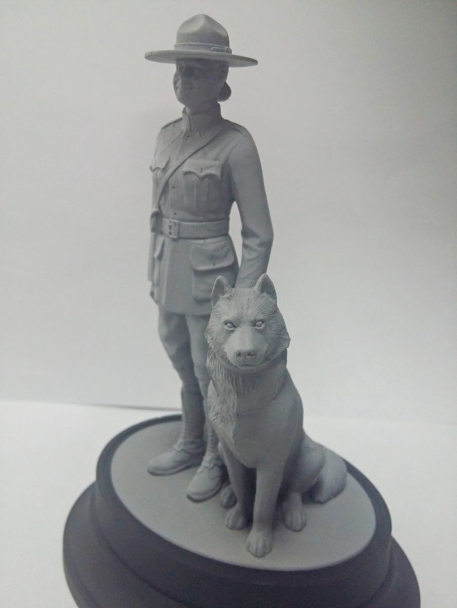 ICM 16008 RCMP Female Officer with dog 1/16 – immagine 3