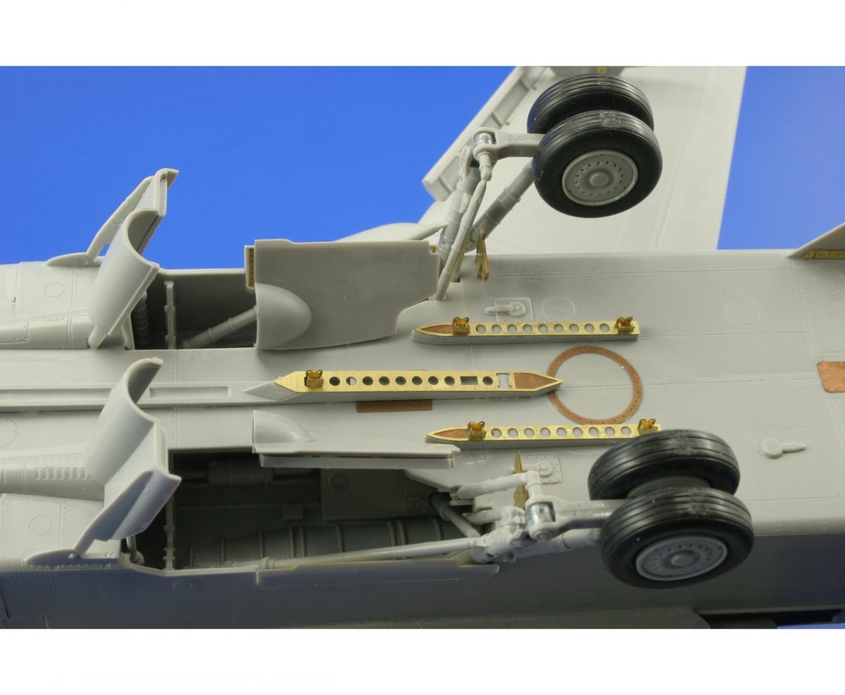 Eduard 48695 Su-24M Fencer D exterior 1/48 Trumpeter – immagine 8