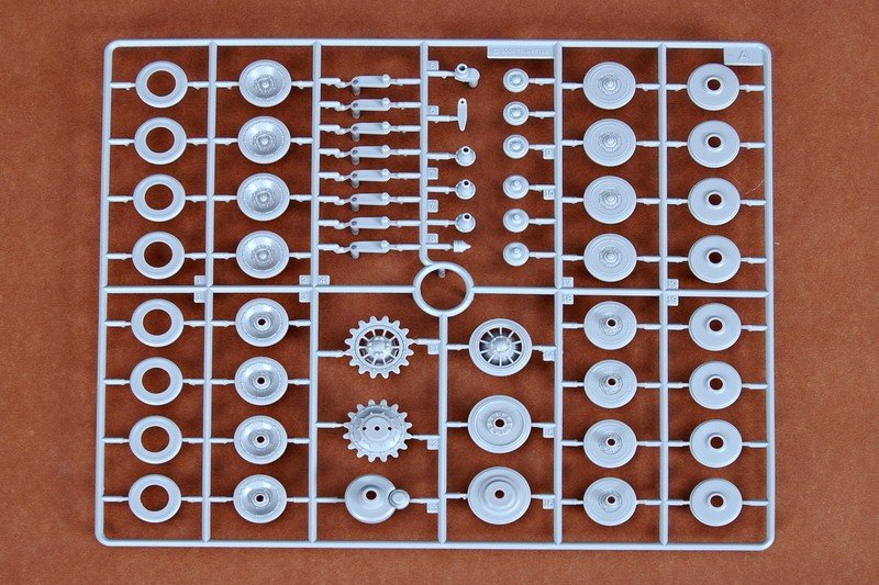 Trumpeter 00350 Allemand 12,8 cm Selbstfahrlafette L/6 Sturer Emil (1/35) – image 9