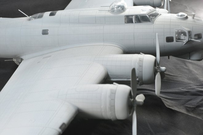 HK Models 01E04 B-17 Flying Fortress F and G 1/32 – immagine 12