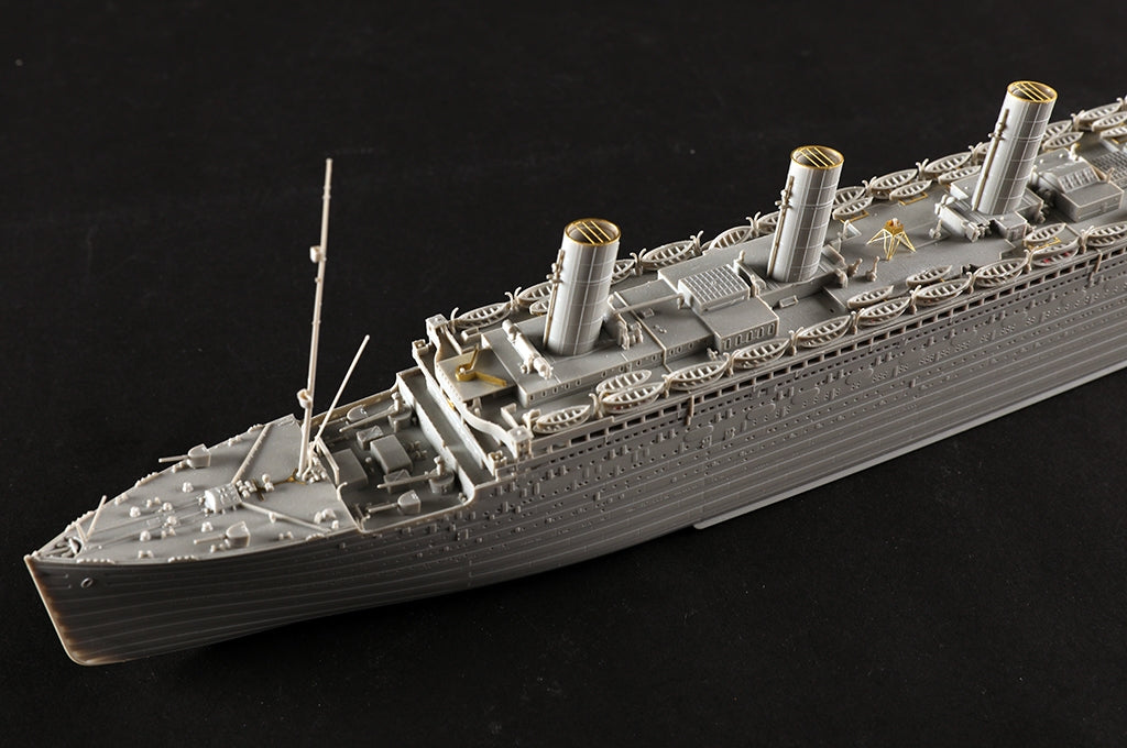 Hobby Boss 83421 Olympic 1/700 – zdjęcie 13