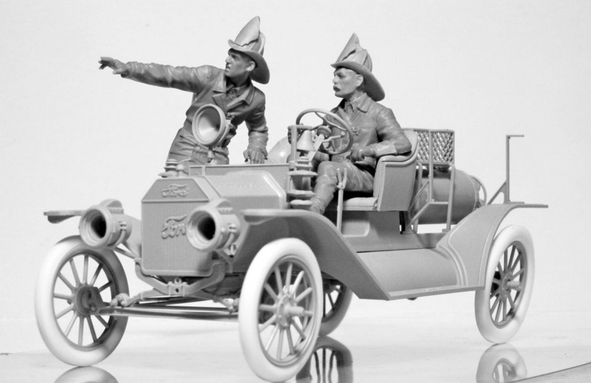 ICM 24017 Model T 1914 Fire Truck with Crew 1/24 – immagine 8