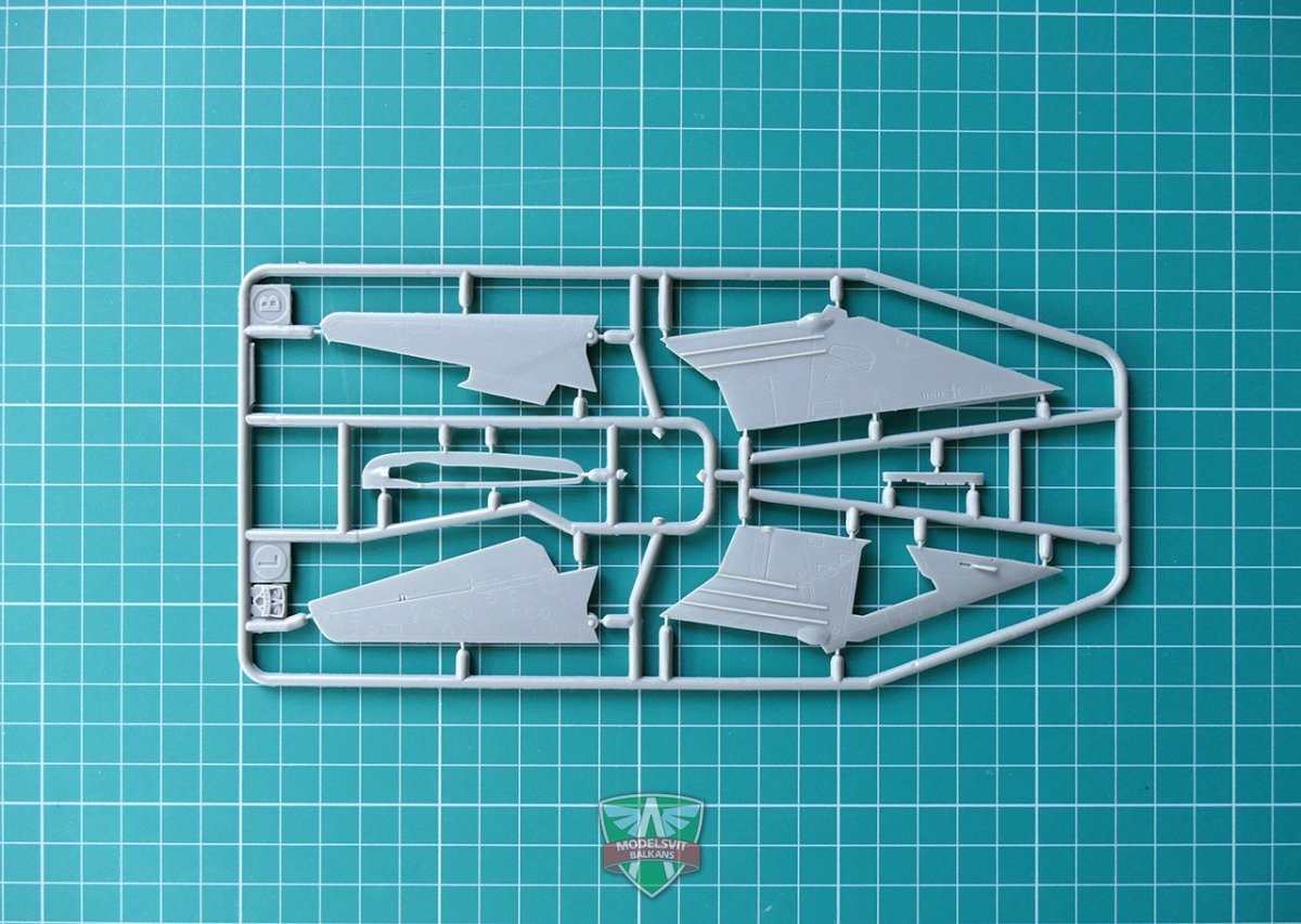 Maquette Modelsvit 72017 Sukhoi Su-17 Première version 1/72 – image 7