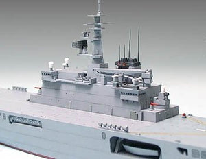 Tamiya 31003 Japanese Defence Force LST-4001 Ohsumi 1/700 – immagine 3