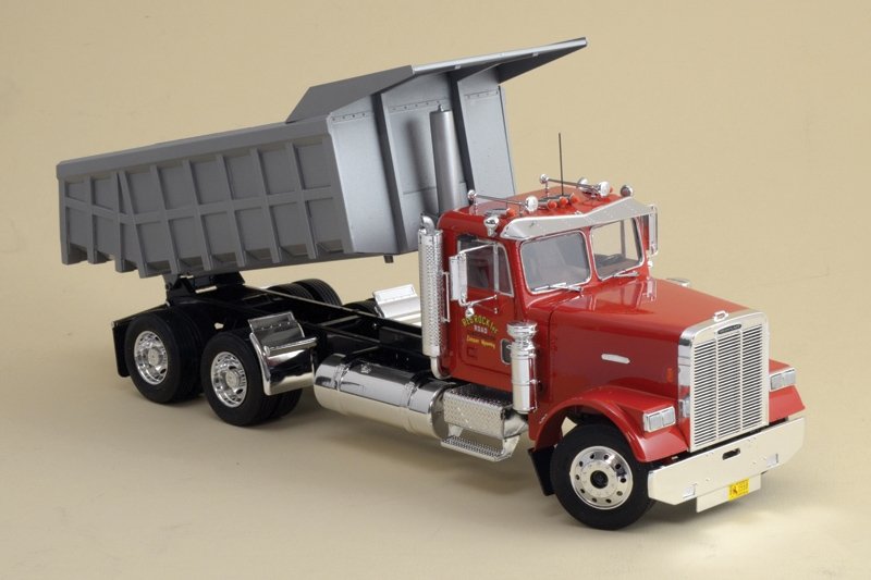 Italeri 3783 Freightliner Heavy Dumper Truck 1/24 – image 4
