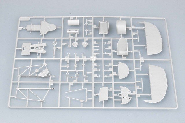Trumpeter 02416 HURRICANE Mk.IIC/TROP 1/24 – image 4