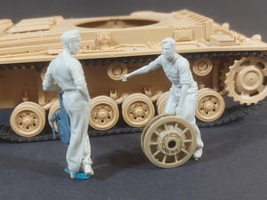 Panzer Art FI35-240 Mécanicien de char allemand au travail, ensemble 1/35 – image 3