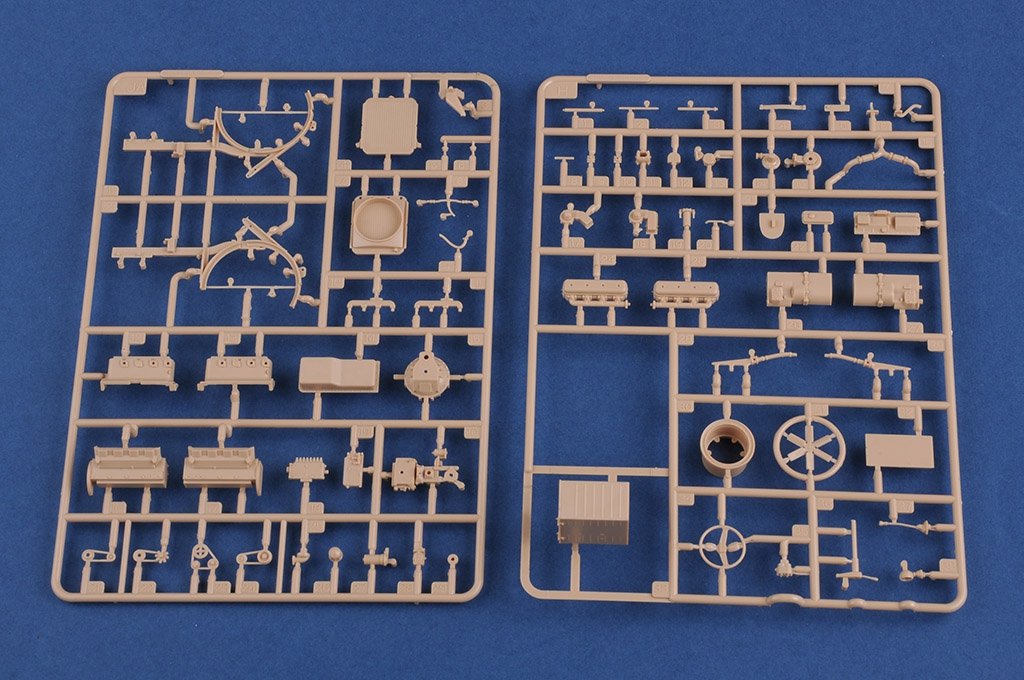 Hobby Boss 85511 Russian KrAZ-260B Tractor with 5P85TE TEL S-300PMU 1/35 – immagine 9