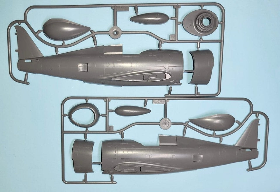 Dora Wings 48054 Republic P-47C Thunderbolt with Ferry Tank 1/48 – imagen 3