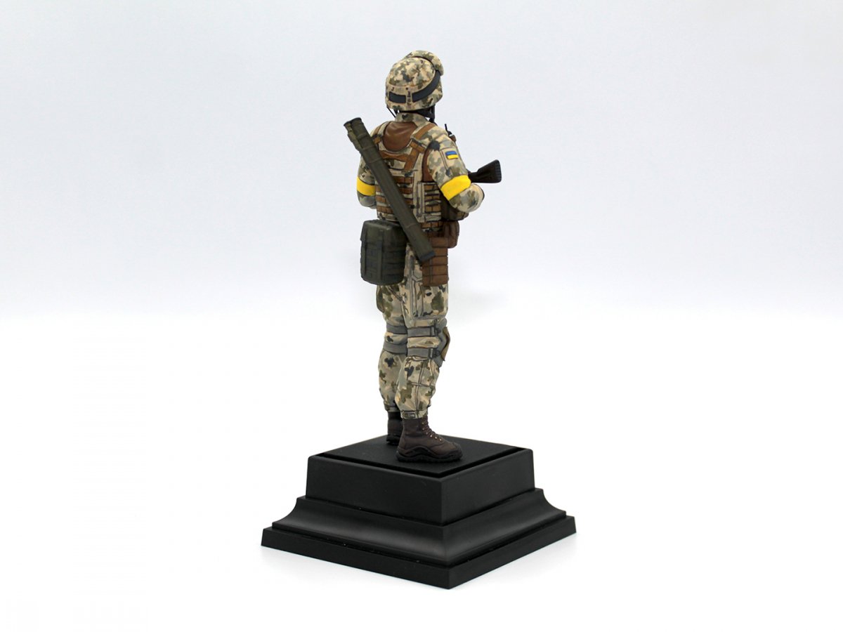 ICM 16104 Soldat des Forces armées ukrainiennes 1/16 – image 11