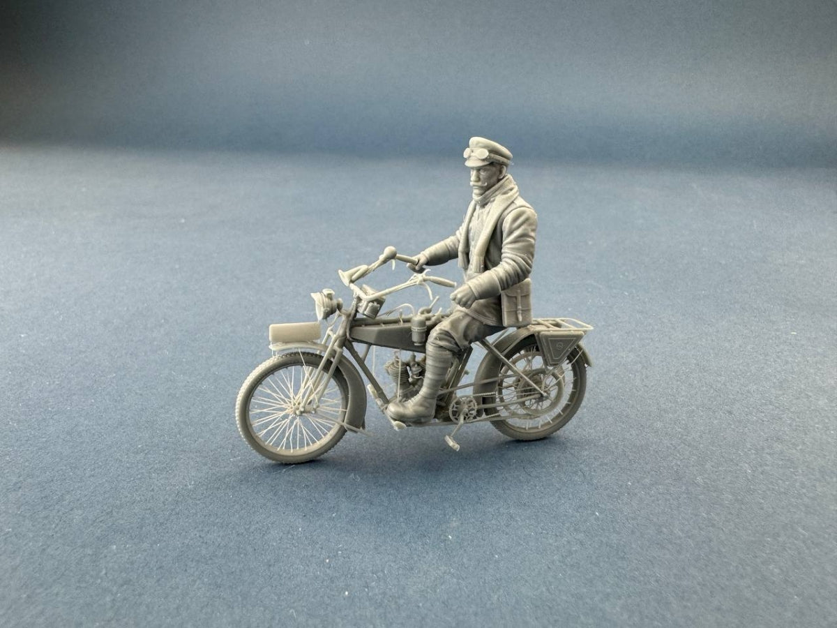 Copper State Models F32-060 German Dispatch Rider standing with a motorcycle (Motorcycle not included) 1/32 – imagen 2