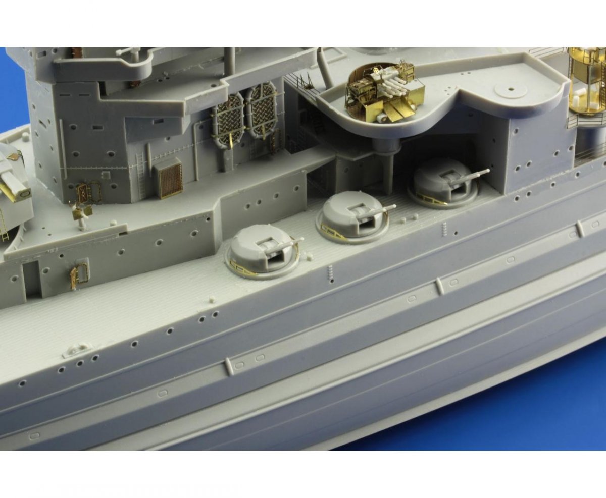 Eduard 53149 HMS Queen Elizabeth 1943 partie 5 - pont et batteries principales TRUMPETER 1/350 – image 8