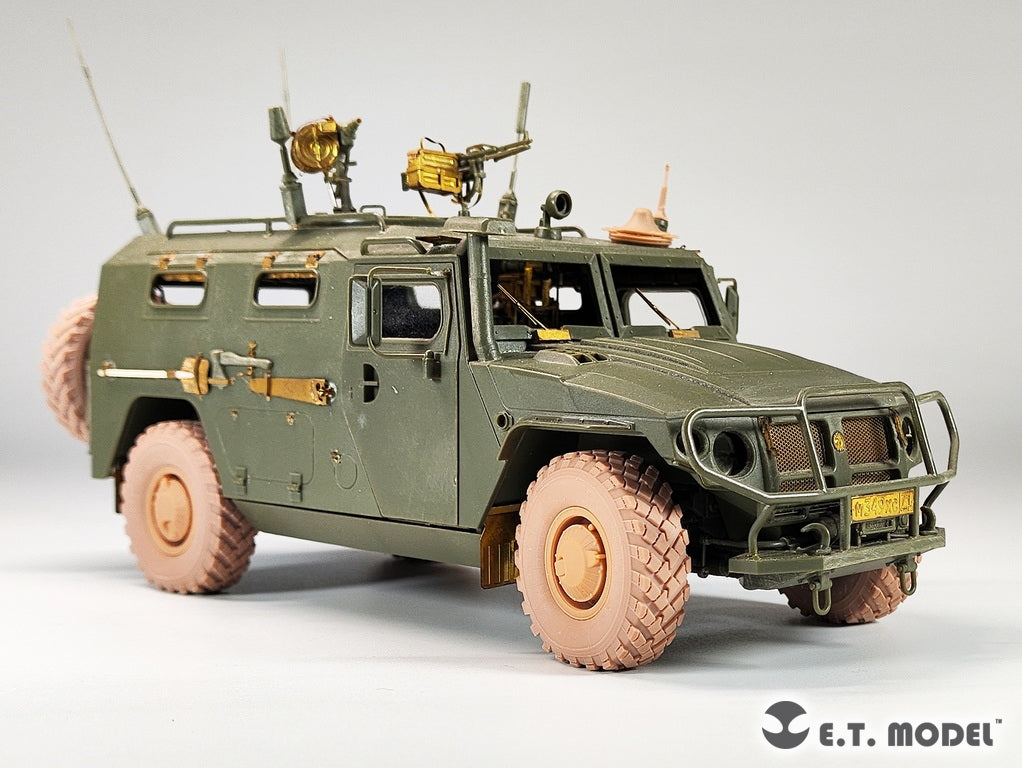 ET Model P35-154 Véhicule blindé haute mobilité russe GAZ-233014 STS TIGER Roues affaissées pour kit Meng 1/35  – image 8