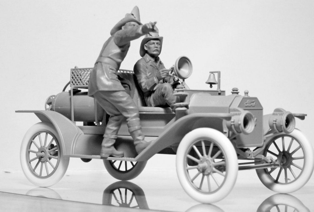 ICM 24017 Model T 1914 Fire Truck with Crew 1/24 – immagine 10