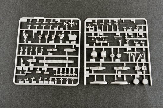 Trumpeter 05628 German Navy Aircraft Carrier DKM Peter Strasser 1/350 – immagine 8
