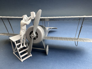 Copper State Models F32-054 RNAS mechanic with a can 1/32 – Bild 2