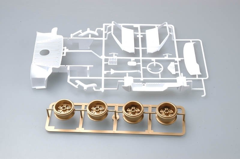 Trumpeter 05403 Ford GT40 Mk II 1/12 – immagine 4