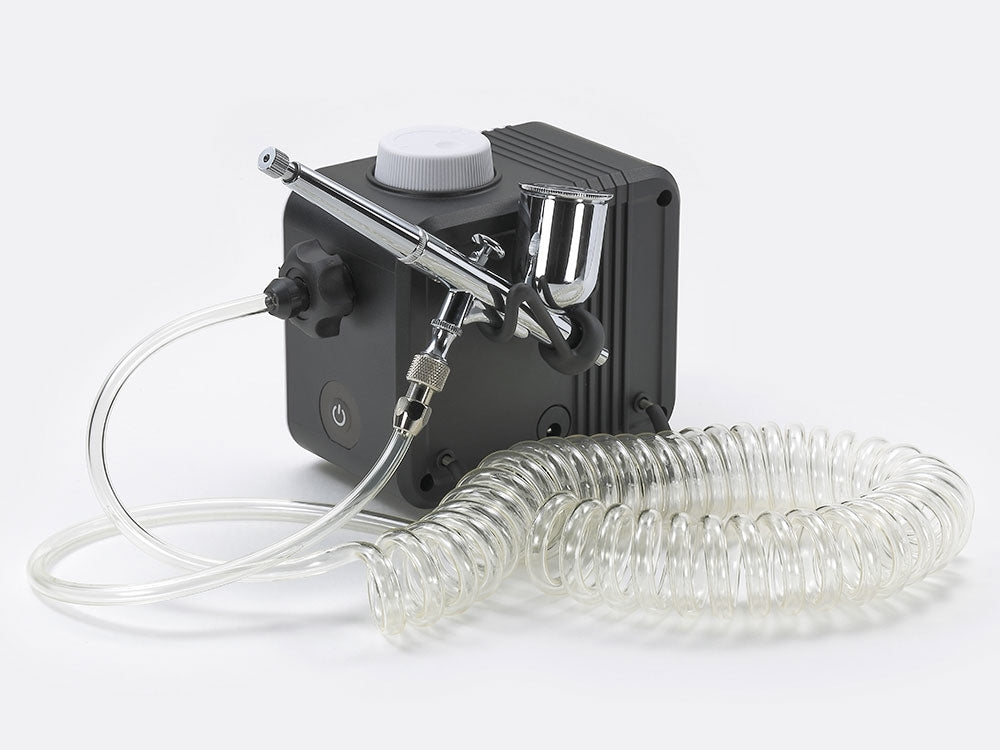 Tamiya 69927 SPRAY-WORK AIR COMPRESSOR ADV. W/Sparmax Airbrush Sx 0.5D – immagine 2