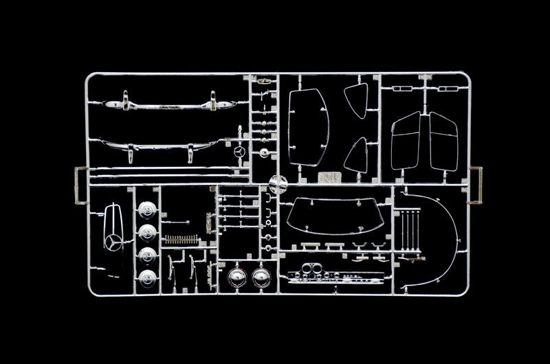 Italeri 3612 Mercedes-Benz 300SL Gullwing 1/16 – image 5
